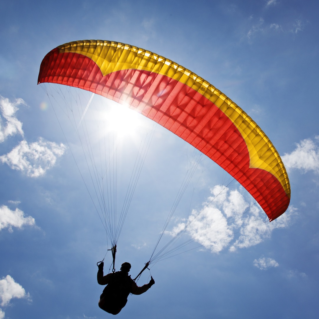Survol en parapente © Friedberg - Fotolia