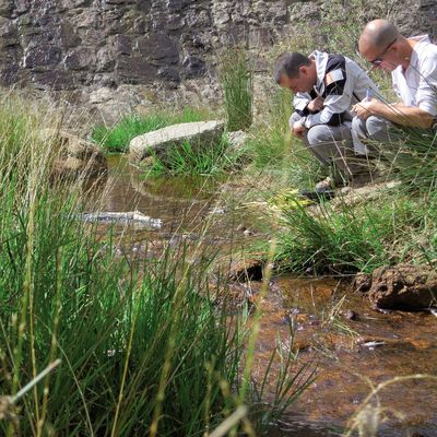 Suivi de la qualité de l'eau. Crédit : Gael Karczewski - PNC