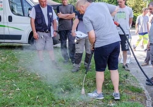 demonstration_de_materiels_de_desherbage_alternatifs_aux_pesticides_-_anduze_13_juin_2017_c_olivier_prohin_pnc.jpg