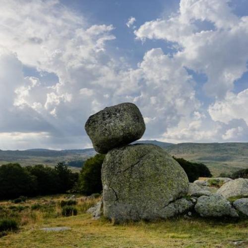 paysage_du_mont_lozere_chaos_granitique_de_mas_camargues_-_arnaud_bouissou.jpg