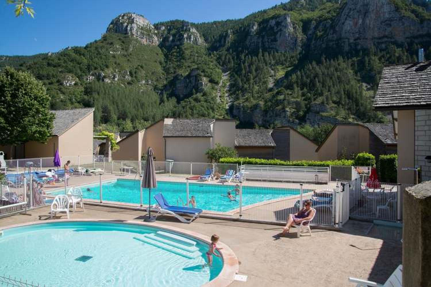 blajoux_lzv011_exterieur_piscine_4_reduit_1.jpg