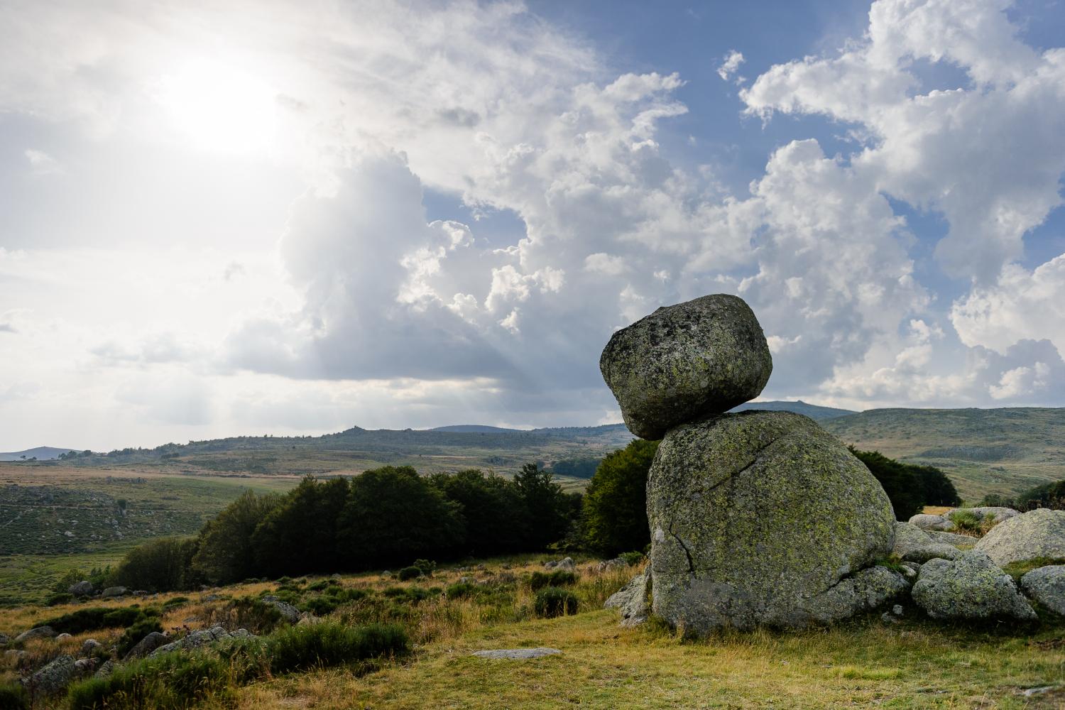 paysage_du_mont_lozere_chaos_granitique_de_mas_camargues_-_arnaud_bouissou.jpg