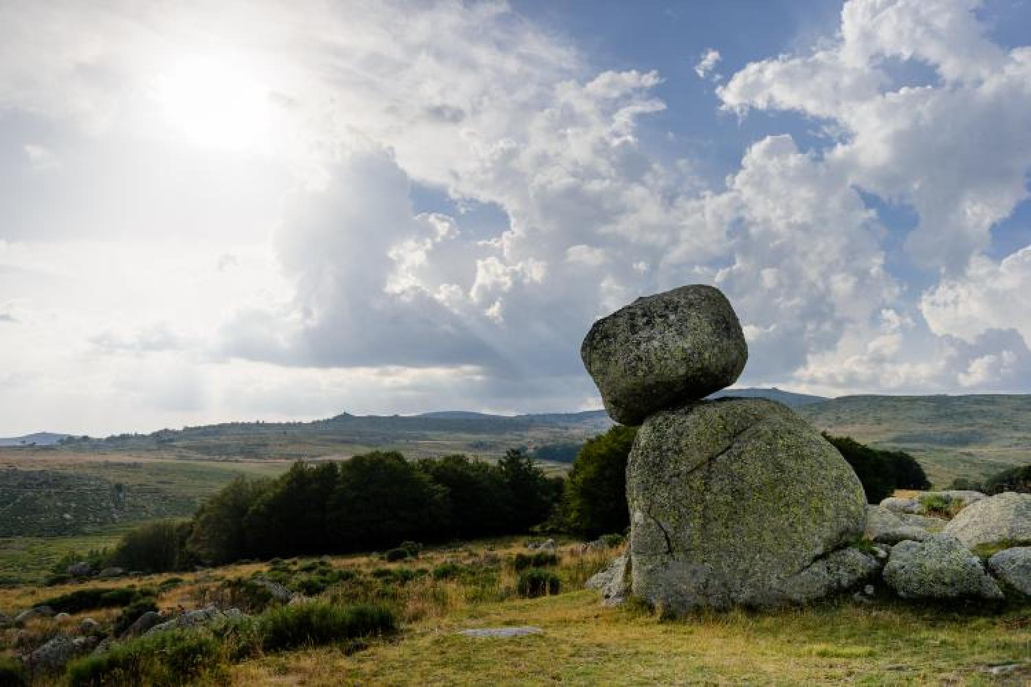 paysage_du_mont_lozere_chaos_granitique_de_mas_camargues_-_arnaud_bouissou.jpg