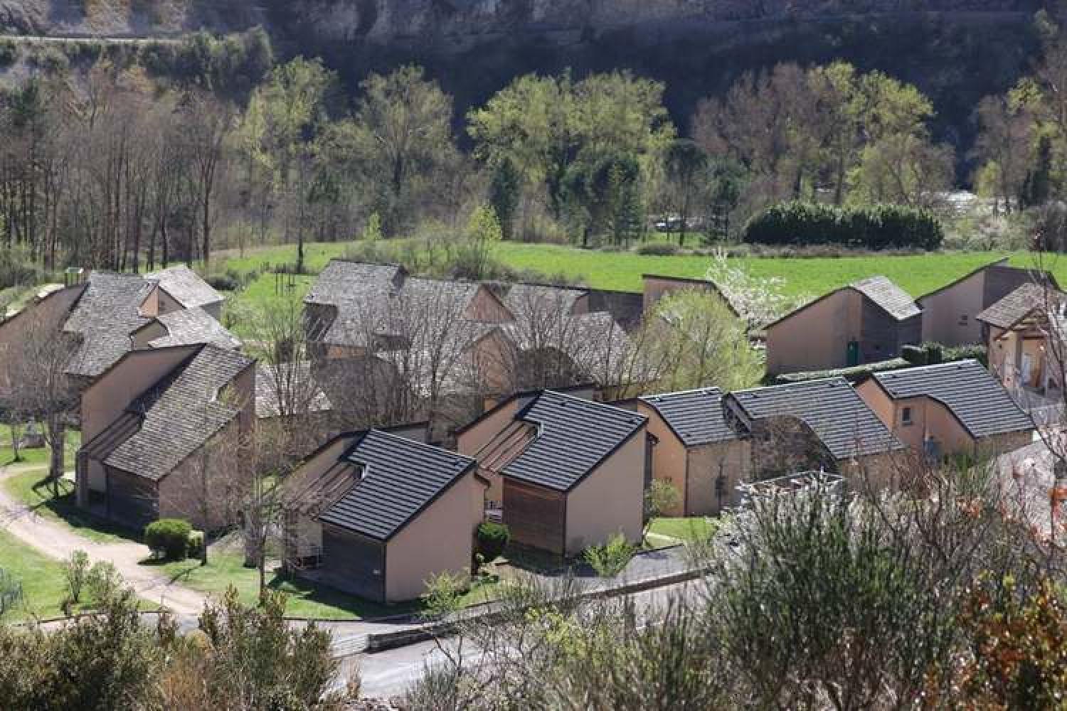 premiere_tranche_de_renovation_des_toitures_des_gites_c_village_de_gites_de_blajoux.jpg