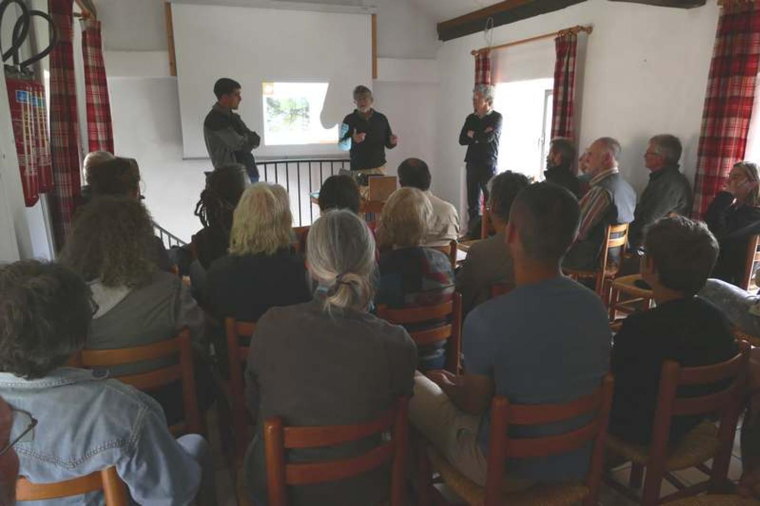 presentation_de_la_demarche_par_gerard_rouquette_maire_de_saint-paivat-de-vallongue.3.jpg