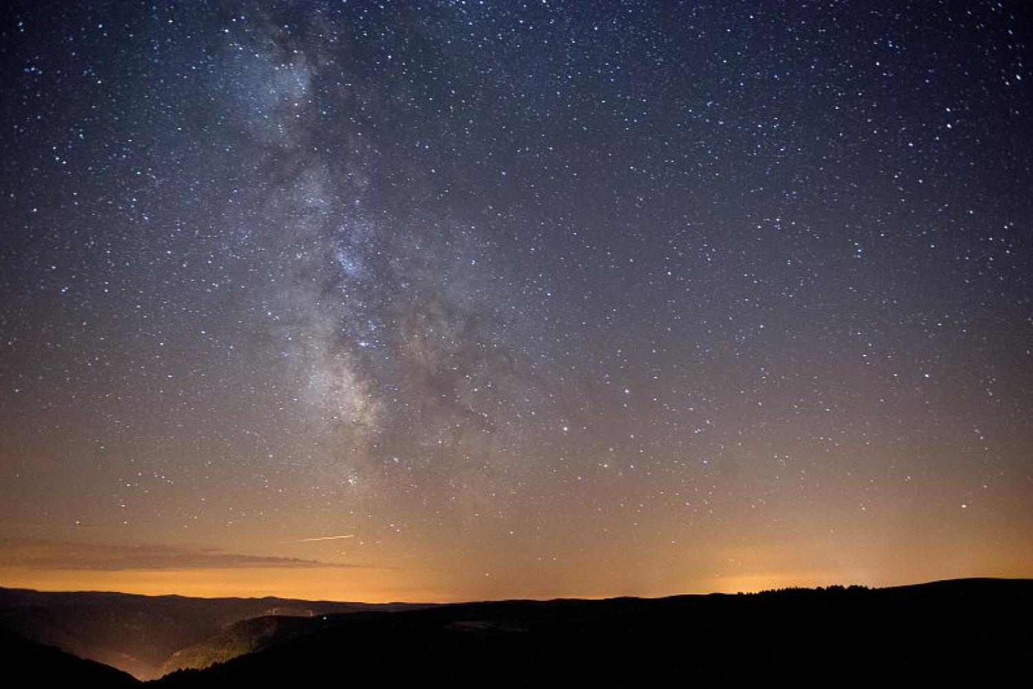 ciel_etoile_sur_le_mont_lozere_c_bruno_daversin_pnc.jpg