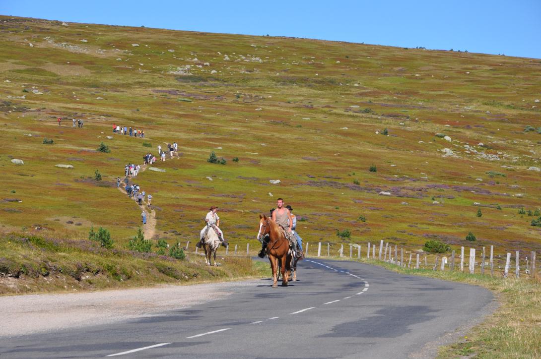 randonneurs_sur_le_mont-lozere_-_credit_photo_catherine_vambairgue.jpg